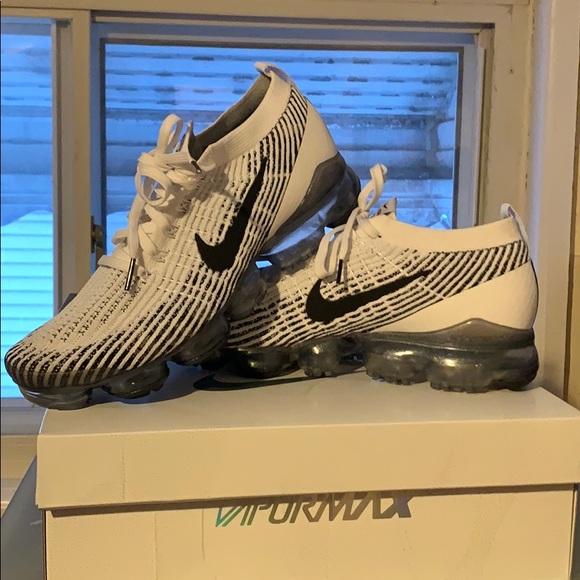 Nike Air Vapormax Flynit 3 - Picture 2 of 3